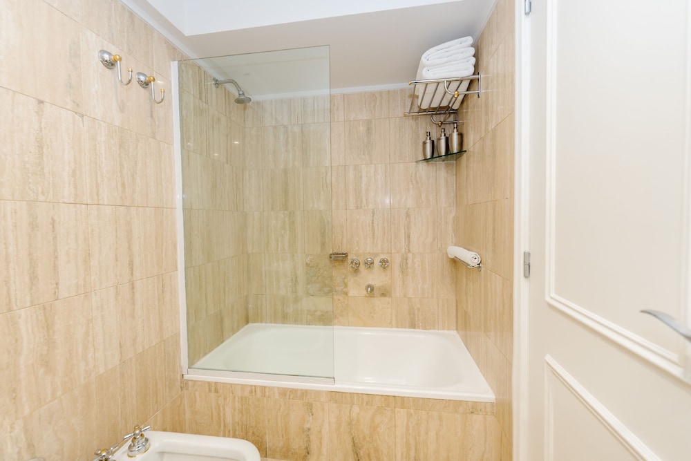 Loi Suites Recoleta Hotel
