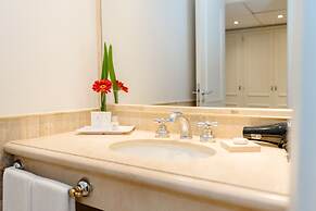 Loi Suites Recoleta Hotel