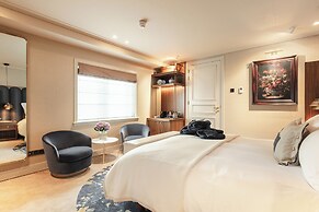 Hotel 717