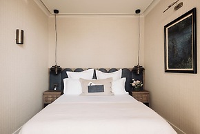 Hotel 717