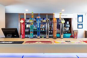 Holiday Inn Express Milton Keynes by IHG