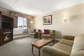 Days Inn & Conference Center by Wyndham Bridgewater