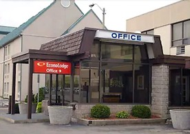Econo Lodge By The Falls
