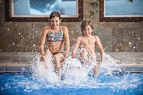 Gray Wolf Inn & Suites