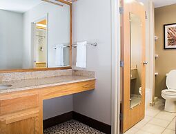 Gray Wolf Inn & Suites