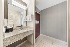Comfort Inn & Suites Bethlehem Lehigh Valley Airport