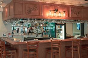 Harrison Lake Hotel