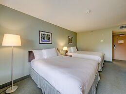 Harrison Lake Hotel