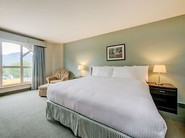 Harrison Lake Hotel