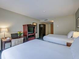 Harrison Lake Hotel
