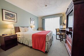 Harrison Lake Hotel