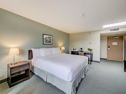 Harrison Lake Hotel
