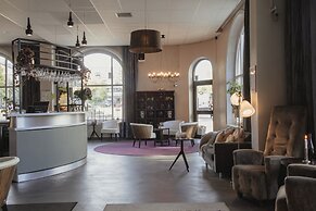 Home Hotel Post