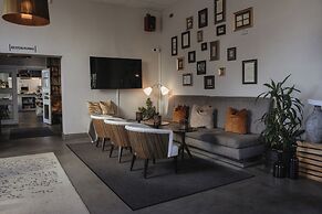 Home Hotel Post
