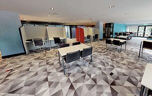 Village Hotel Leeds North