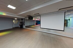 Village Hotel Leeds North