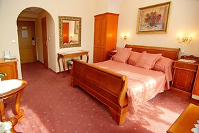 Opera Hotel