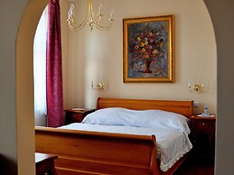 Opera Hotel