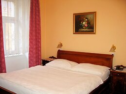 Opera Hotel