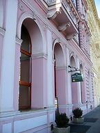 Opera Hotel
