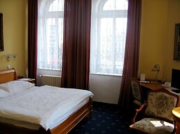 Opera Hotel