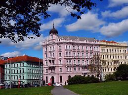 Opera Hotel