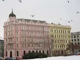 Opera Hotel
