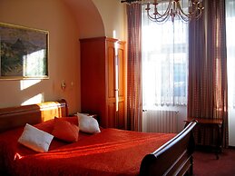 Opera Hotel