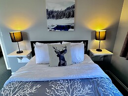 Canadian Rockies Chalets by Trilink