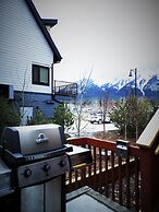 Canadian Rockies Chalets by Trilink