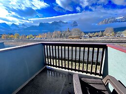 Canadian Rockies Chalets by Trilink