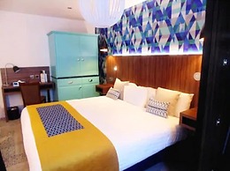 Cairn Hotel