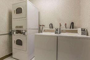 Comfort Inn & Suites Medicine Hat