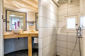 Les Bains Gardians