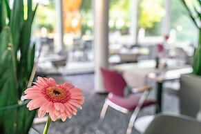 Globana Airport Hotel