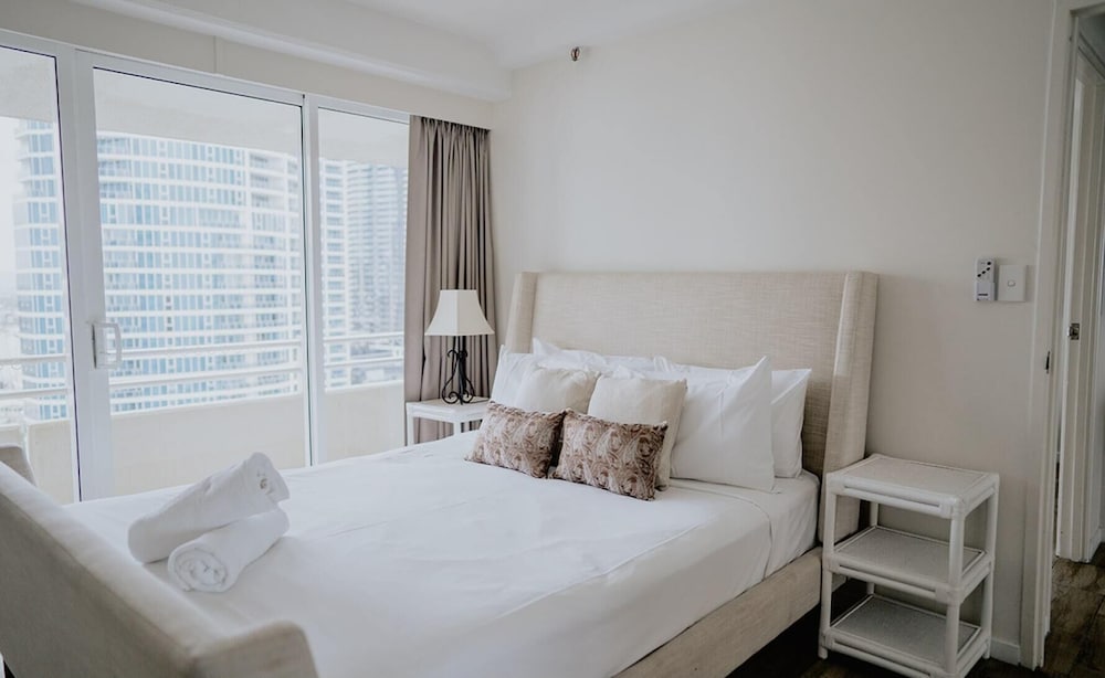 Zenith Ocean Front Apartments