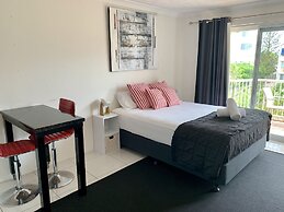 Outrigger Burleigh