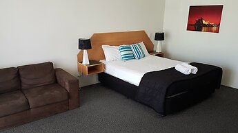 Outrigger Burleigh