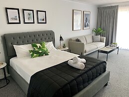 Outrigger Burleigh
