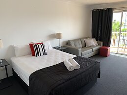 Outrigger Burleigh