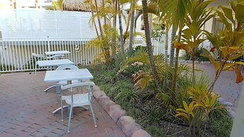 Outrigger Burleigh