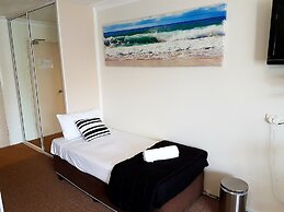 Outrigger Burleigh
