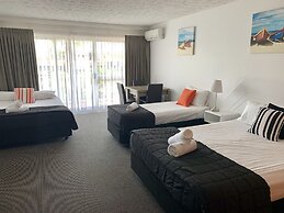 Outrigger Burleigh