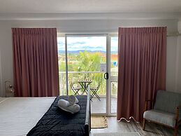 Outrigger Burleigh