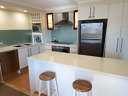 Outrigger Burleigh