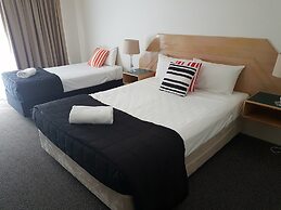 Outrigger Burleigh