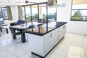 Cairns Aquarius