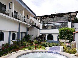 Santo Tomas Hotel