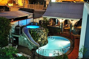 Santo Tomas Hotel