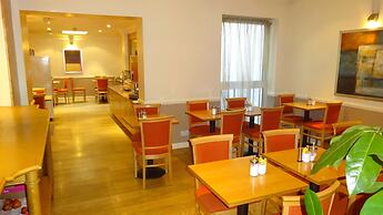 Americana Hotel